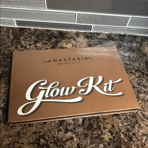 Anastasia Beverly Hills Glow Pallette - Picture 2 of 2